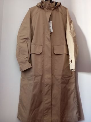 Parka técnica impermeable beige