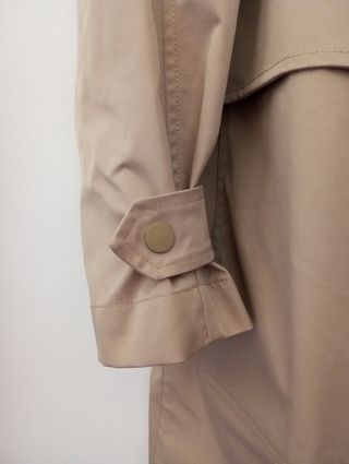 Parka técnica impermeable beige