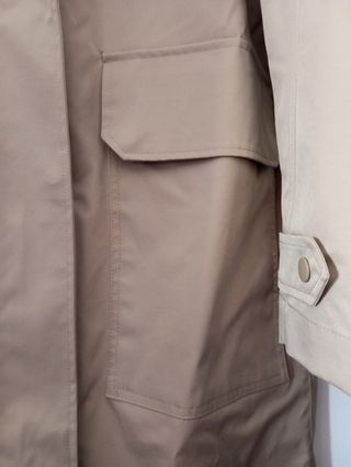 Parka técnica impermeable beige