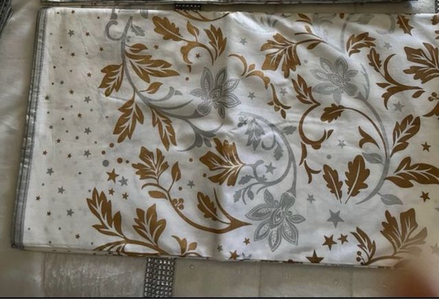 Mantel Hojas Oro y Plata 150x150 cm Zara Home