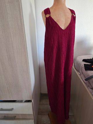 Vestido largo rojo con anillas