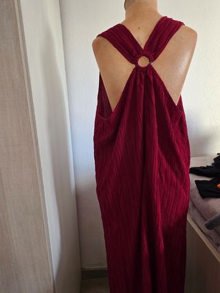 Vestido largo rojo con anillas