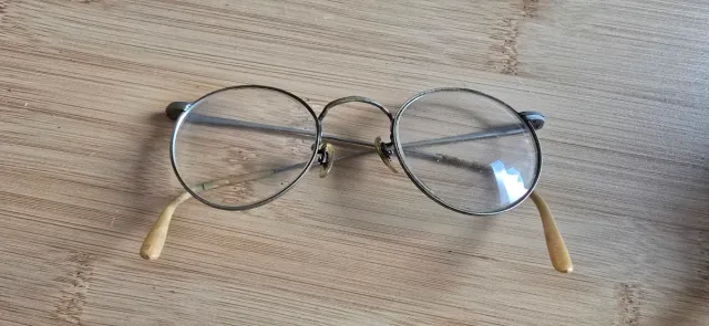 Antiguas gafas con funda Tercer Reich