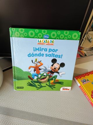 Mira por donde saltas -los tres cerditos.