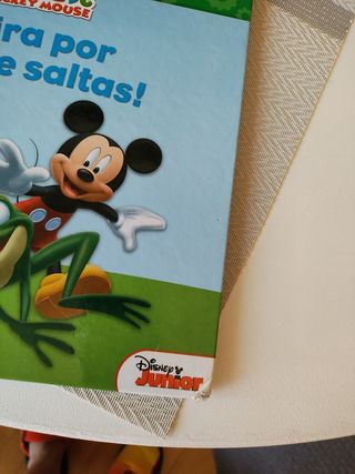 Mira por donde saltas -los tres cerditos.