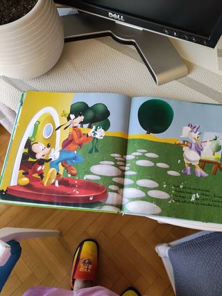 Mira por donde saltas -los tres cerditos.