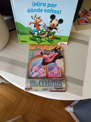 Mira por donde saltas -los tres cerditos.