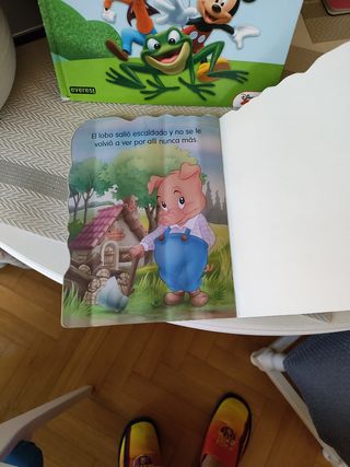 Mira por donde saltas -los tres cerditos.