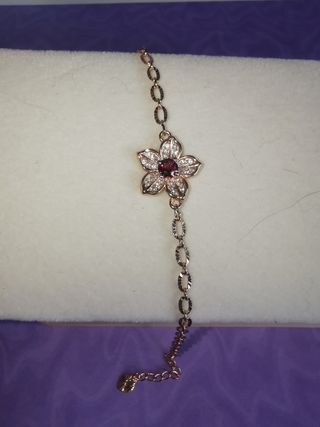 Pulsera flor con granate.