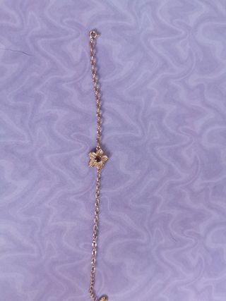 Pulsera flor con granate.