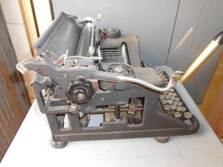 Máquina de escribir Hispano Olivetti.