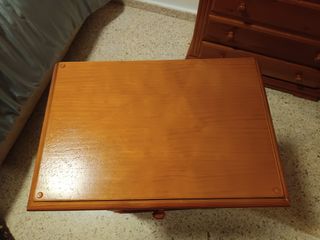 Mesita de noche de madera