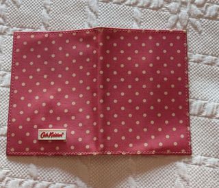 Cartera Pasaporte Cath Kidston Lunares Rosas