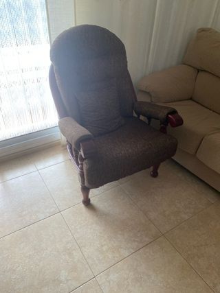2 Sillones de tela y madera