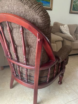2 Sillones de tela y madera