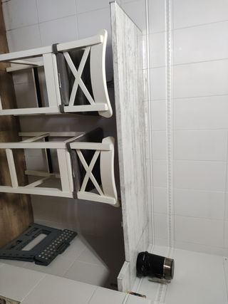 Cocina gris y blanca 