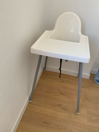 Trona blanca para bebé 
marca IKEA 