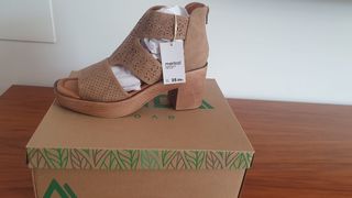 Sandalia tacón Merkal beige/marrón Talla 39