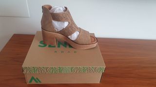 Sandalia tacón Merkal beige/marrón Talla 39