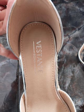Sandalias cuña plateadas T36. 