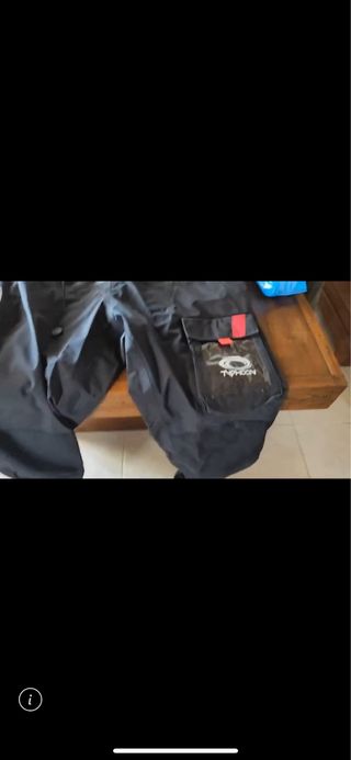 Traje Seco TYPHOON - Muy Poco Uso en su funda