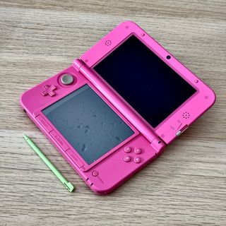 Nintendo 3DS XL Rosa + scatola caricatore e giochi