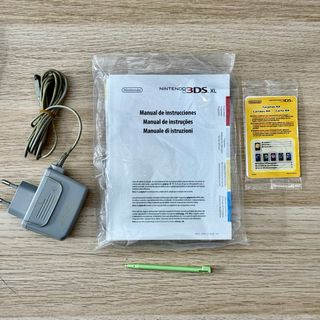 Nintendo 3DS XL Rosa + scatola caricatore e giochi