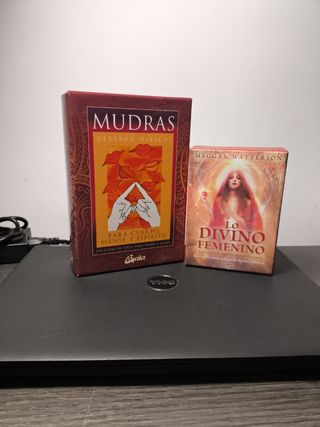 Oraculos cartas mudras y divino femenino 