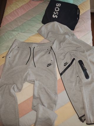 Conjunto Nike Tech Gris