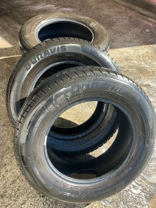 Neumático 215/65 R16C Bridgestone