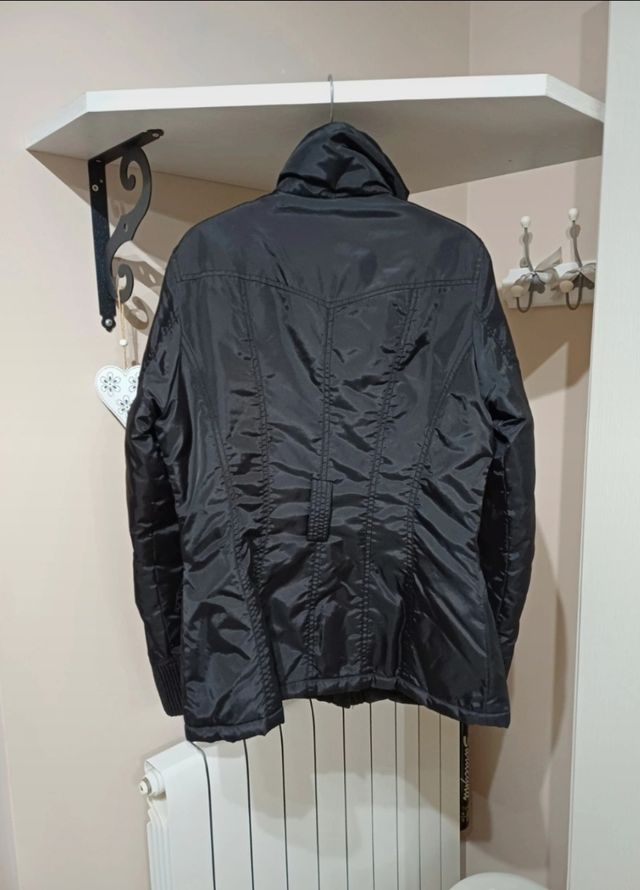 Giacchetto nero in tessuto tecnico