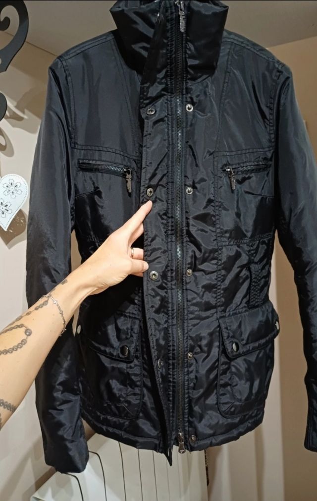 Giacchetto nero in tessuto tecnico