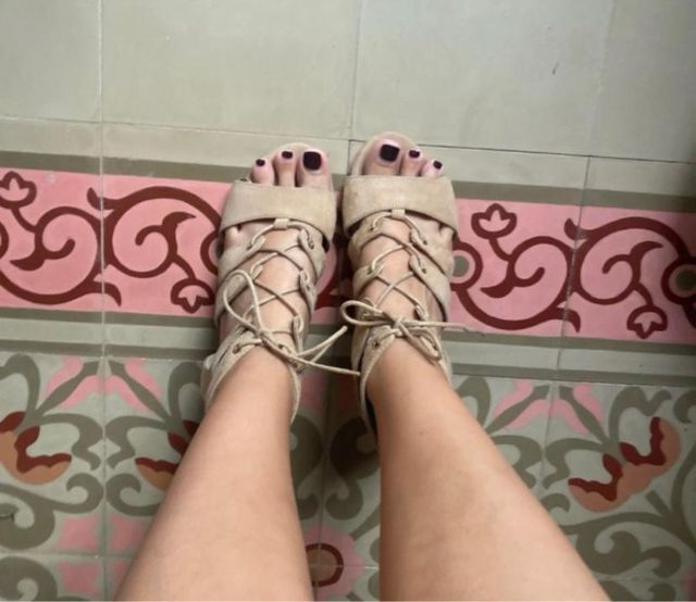 Sandali stringati beige