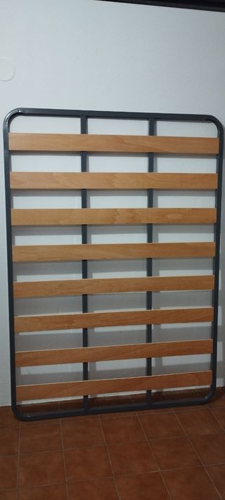 Somieres metálicos con lamas de madera y colchón 