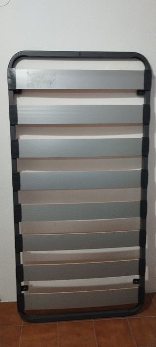 Somieres metálicos con lamas de madera y colchón 