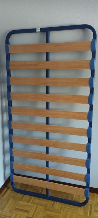Somieres metálicos con lamas de madera y colchón 