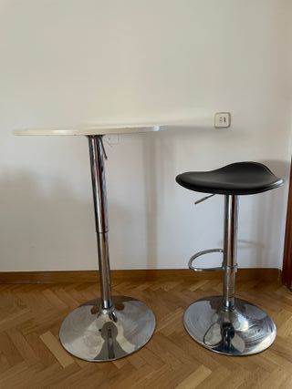 Mesa alta de cocina y silla alta
