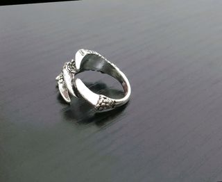 Anello artiglio regolabile