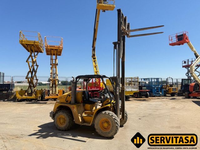 CARRETILLA ELEVADORA 4×4 UROMAC