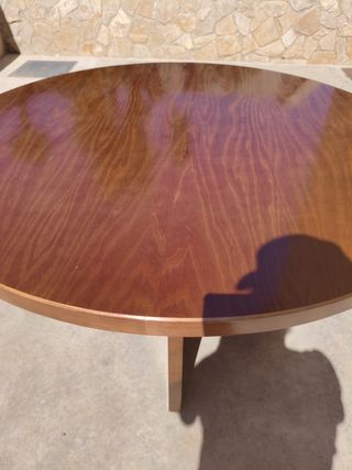 Mesa redonda de madera
