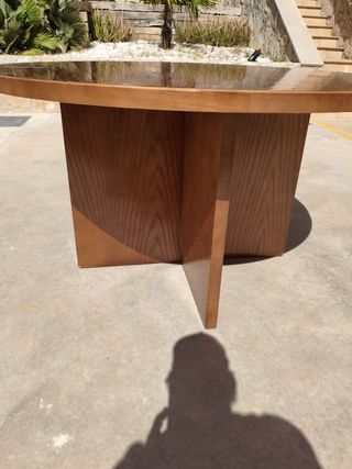 Mesa redonda de madera