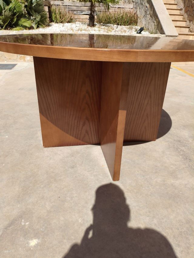 Mesa redonda de madera