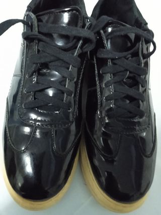 Zapatillas negras charol