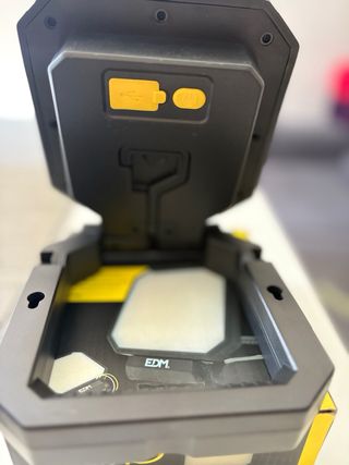 Foco LED 360 y cargador