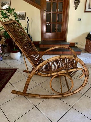 Sedia a dondolo vintage vimini/rattan