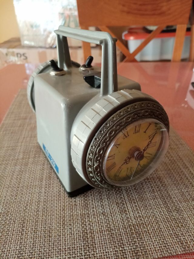 Lampada ferroviaria con orologio