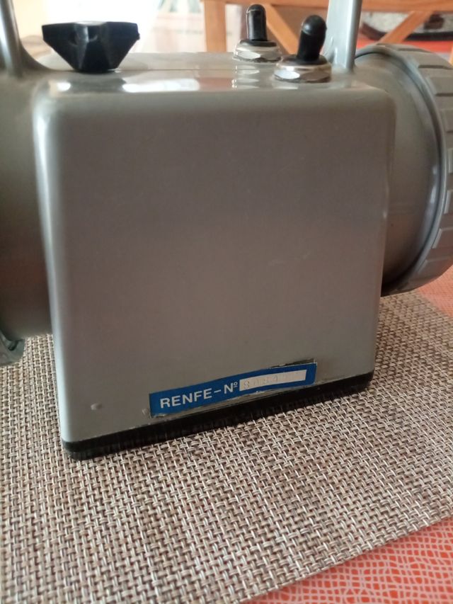 Lampada ferroviaria con orologio