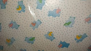 CUNA COLECHO DE MADERA CON RUEDAS.