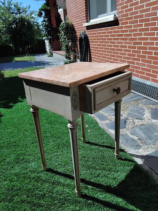 Mesa auxiliar mármol y madera