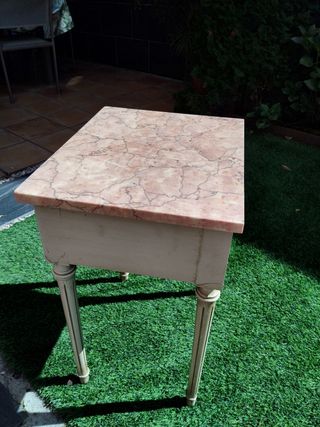 Mesa auxiliar mármol y madera